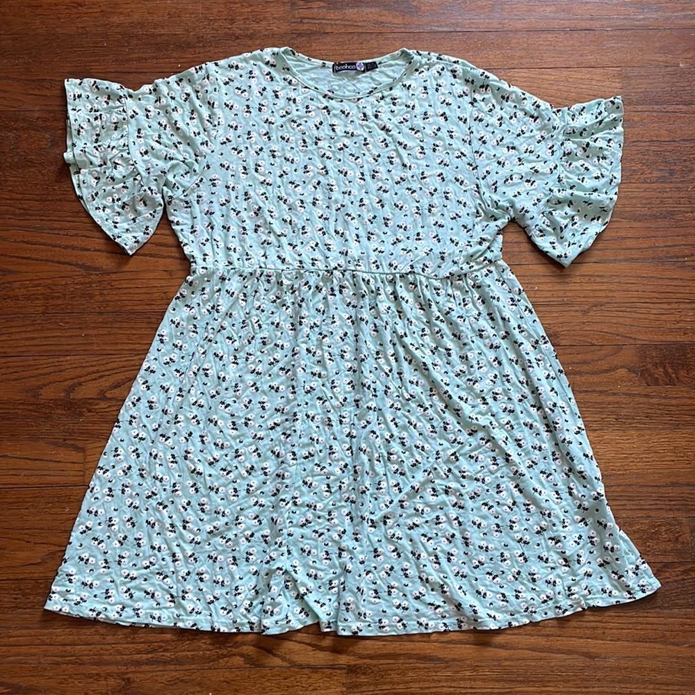 Boohoo Plus Ditsy Floral Smock Dress